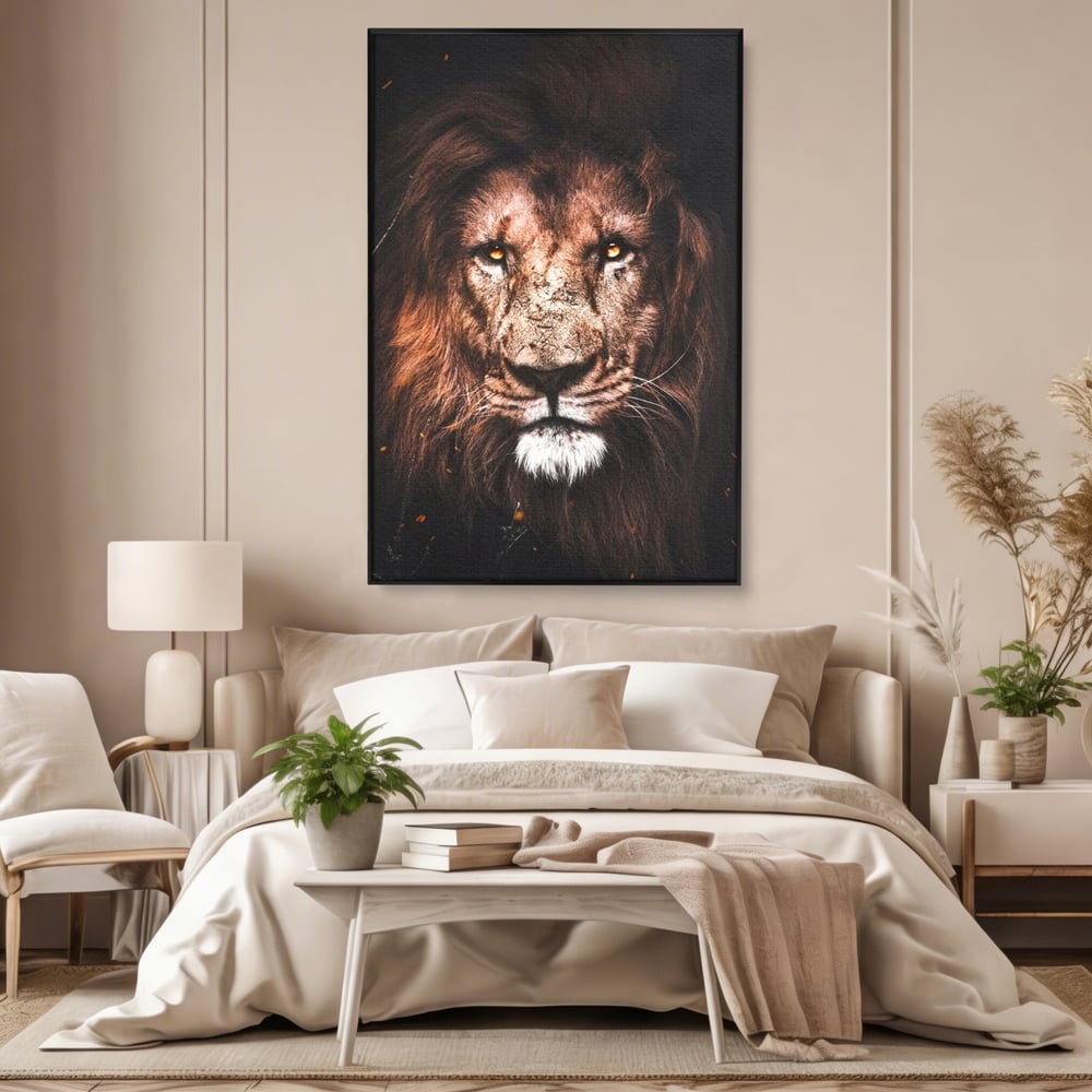 Tablou canvas cu tablou canvas cu leu, in rama de aluminiu negru, pe perete intr-un dormitor